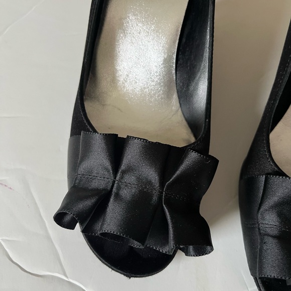 Stuart Weitzman black satin peep toe heels 7.5 - Picture 5 of 10